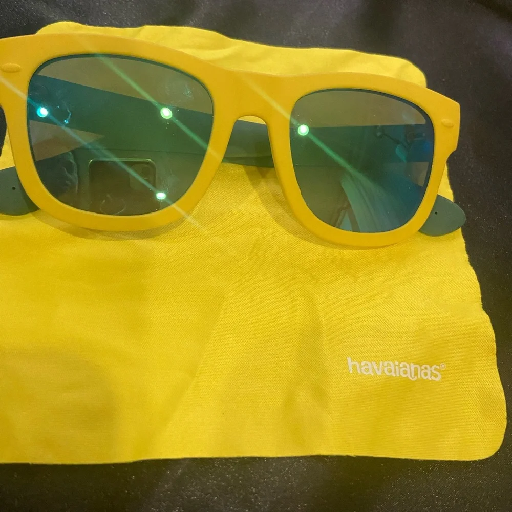 Unisex Havaianas sunglasses. Gift it or for yourself (New never worn No tags
